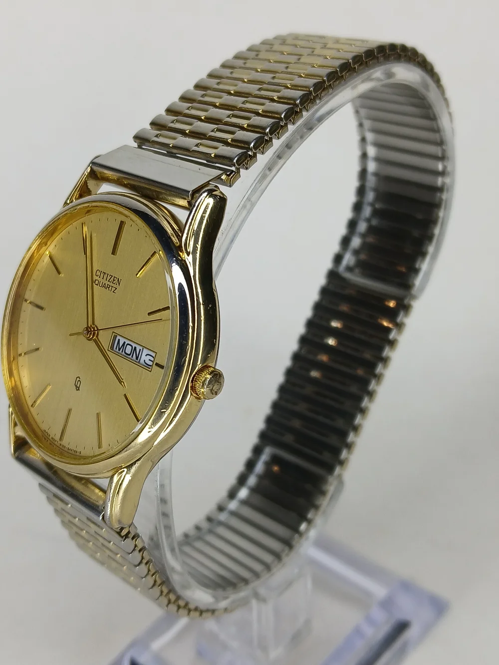 Citizen Quartz Men's Vintage Gold Tone Day Date Watch 6100-S20269 Stretch Band